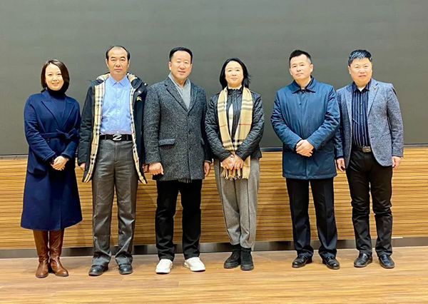 錦州市政協(xié)副主席、工商聯(lián)主席王秀錦蒞臨濱海電商基地考察調(diào)研